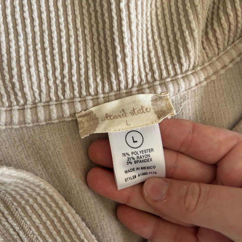 Beige Ribbed Button-Up Cropped Jacket - Picture 3 of 3